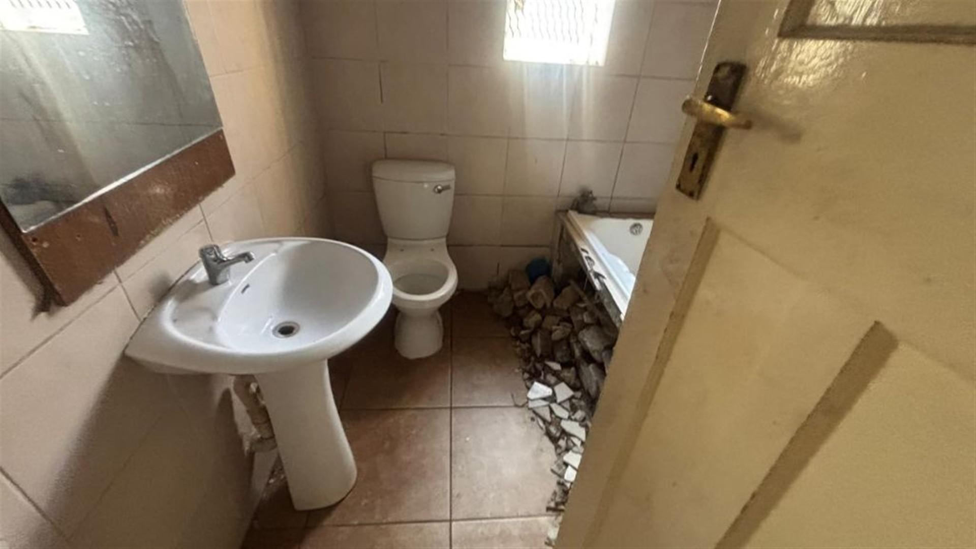 Bathroom 1 of property in Kenilworth - JHB