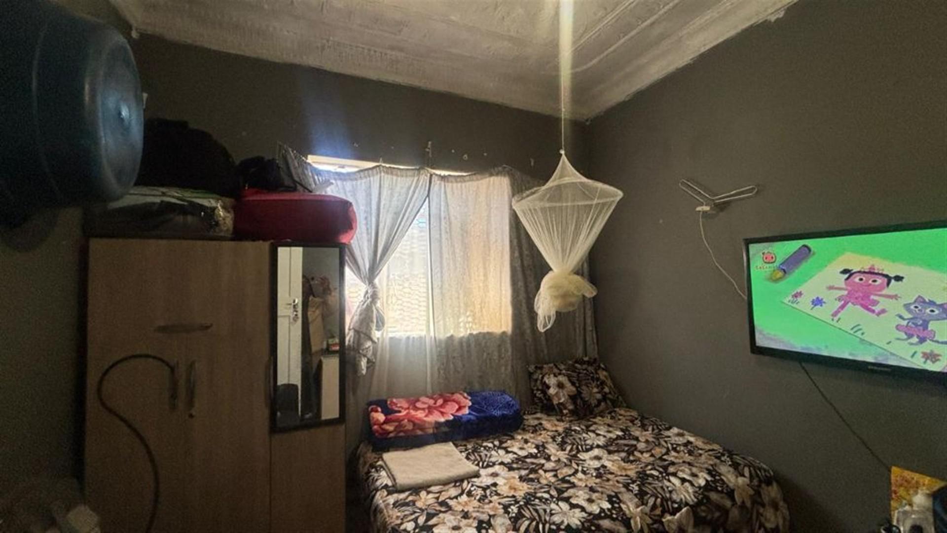 Bed Room 1 of property in Kenilworth - JHB