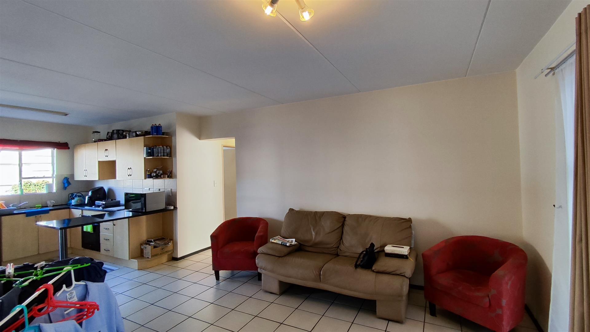 Lounges - 20 square meters of property in Bardene