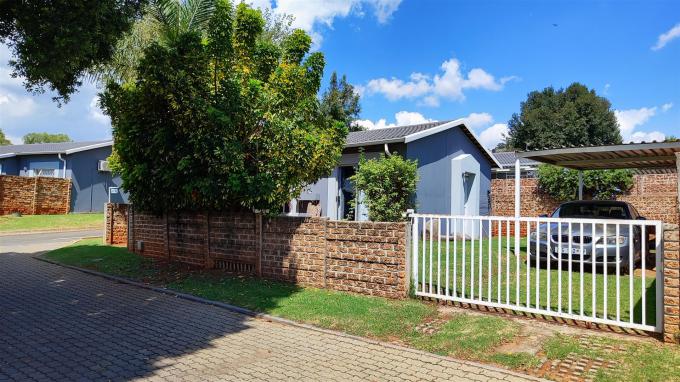 2 Bedroom Sectional Title for Sale For Sale in Fairlands - Home Sell - MR621926