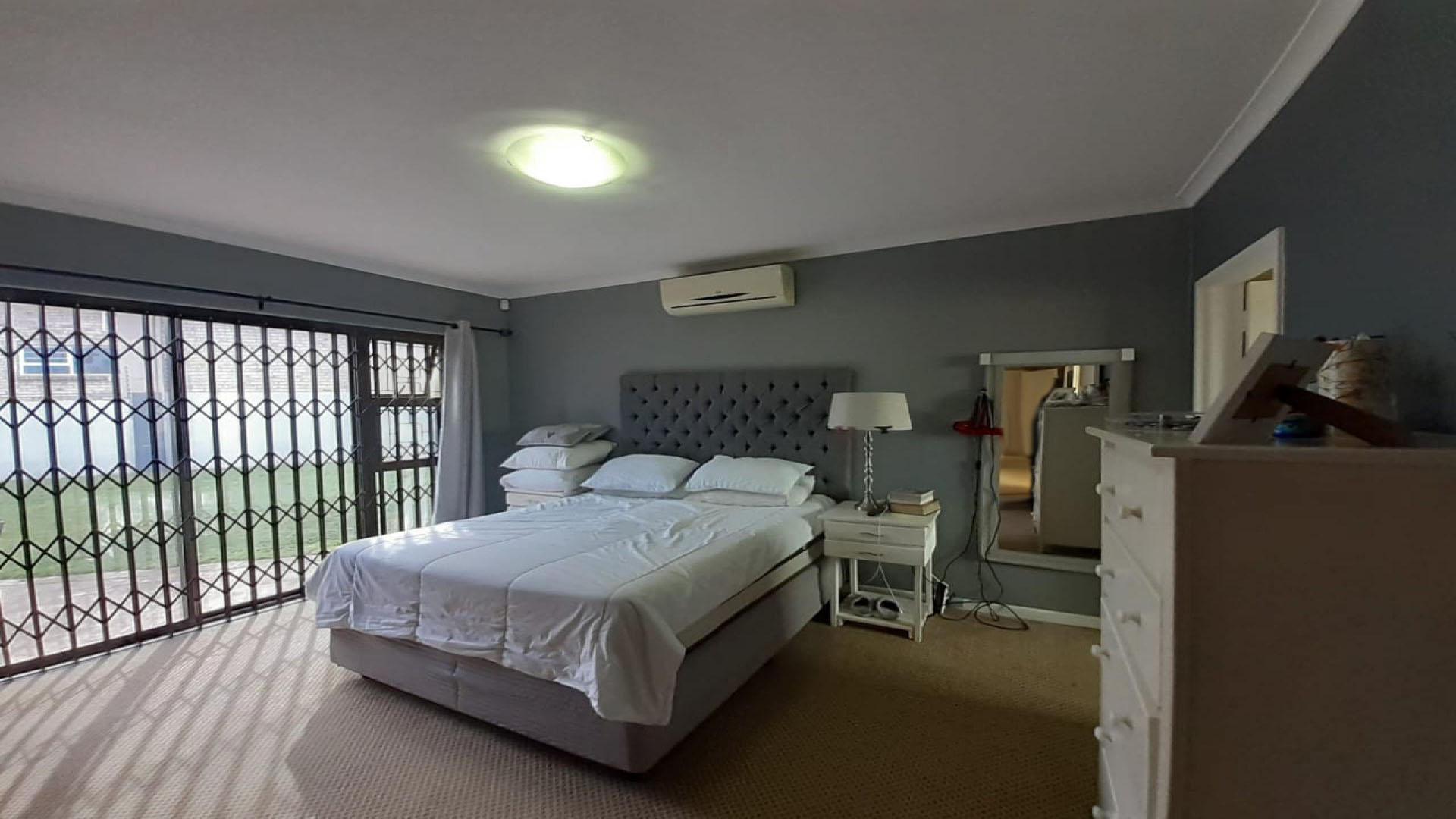 Bed Room 1 of property in Sunridge Park