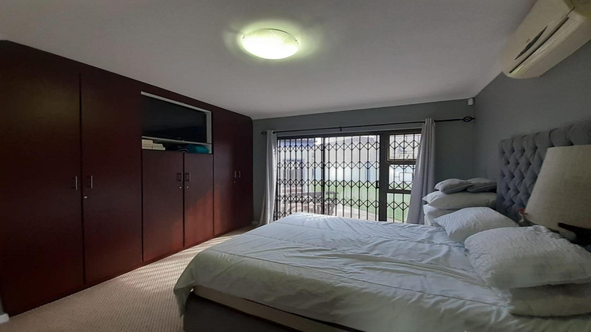 Bed Room 1 of property in Sunridge Park