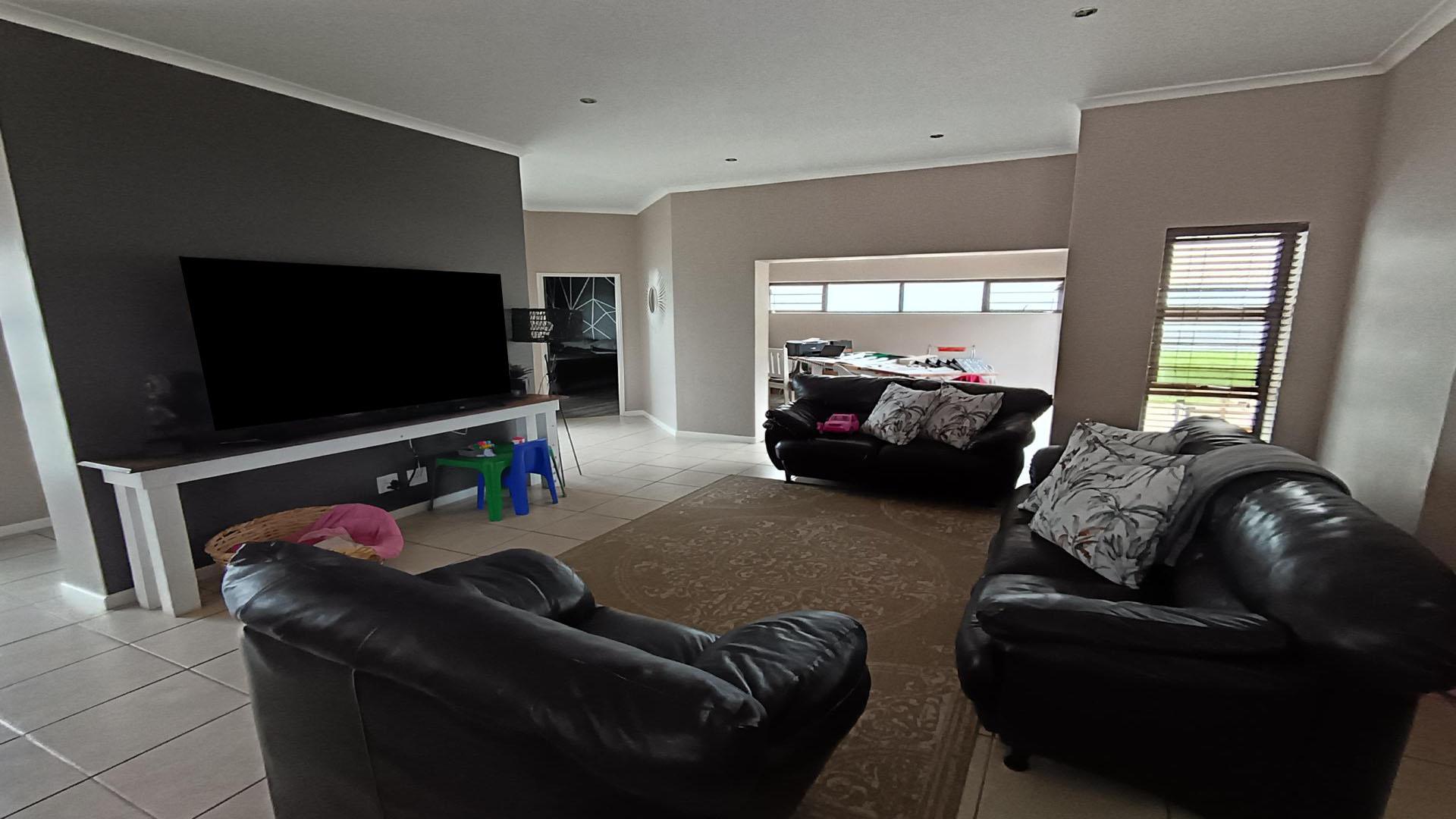 Lounges of property in Sunridge Park