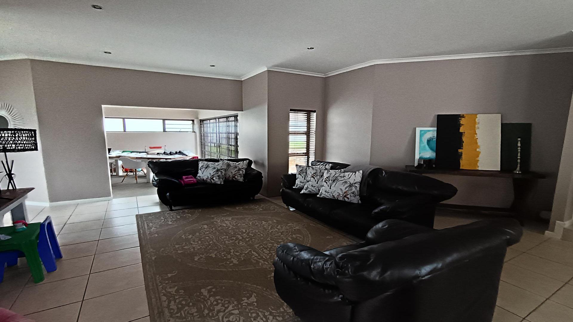 Lounges of property in Sunridge Park