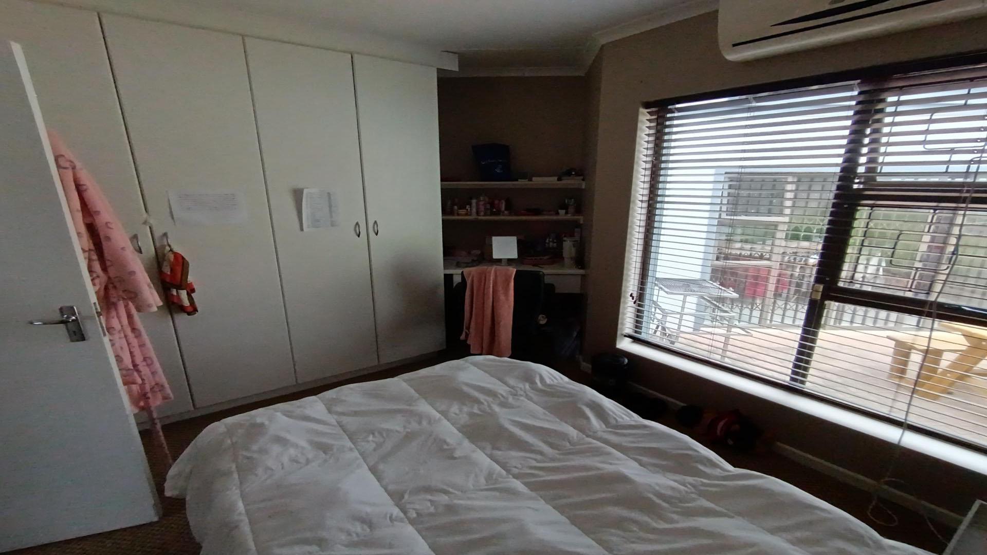 Bed Room 5+ of property in Sunridge Park