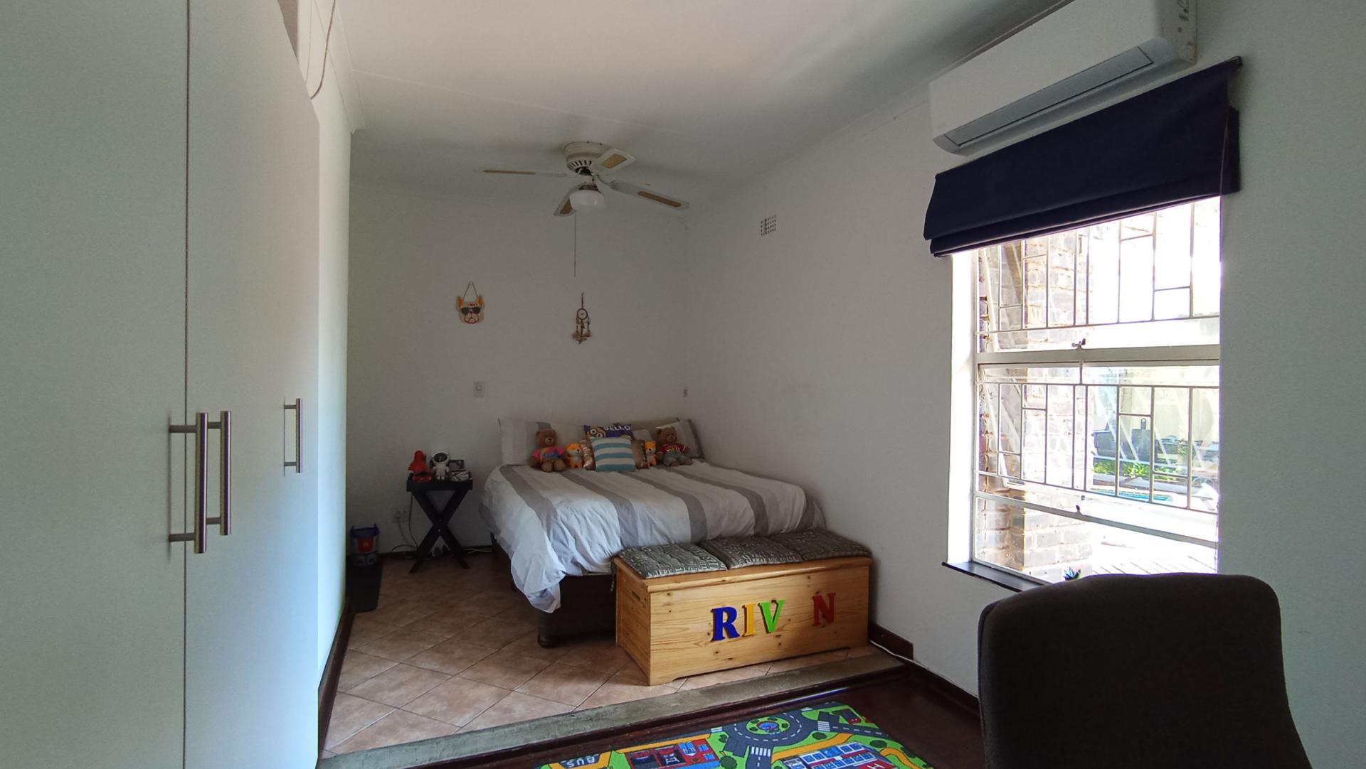 Bed Room 1 - 21 square meters of property in Randpark Ridge