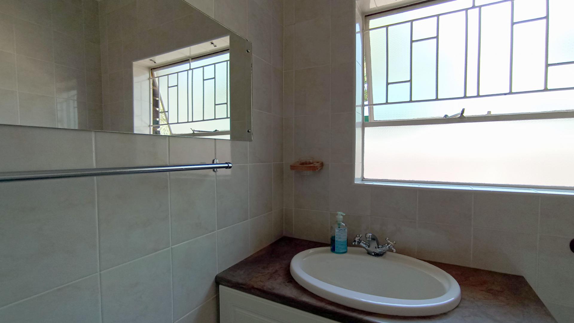 Bathroom 2 - 4 square meters of property in Randpark Ridge