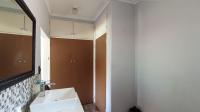 Main Bathroom - 23 square meters of property in Randpark Ridge