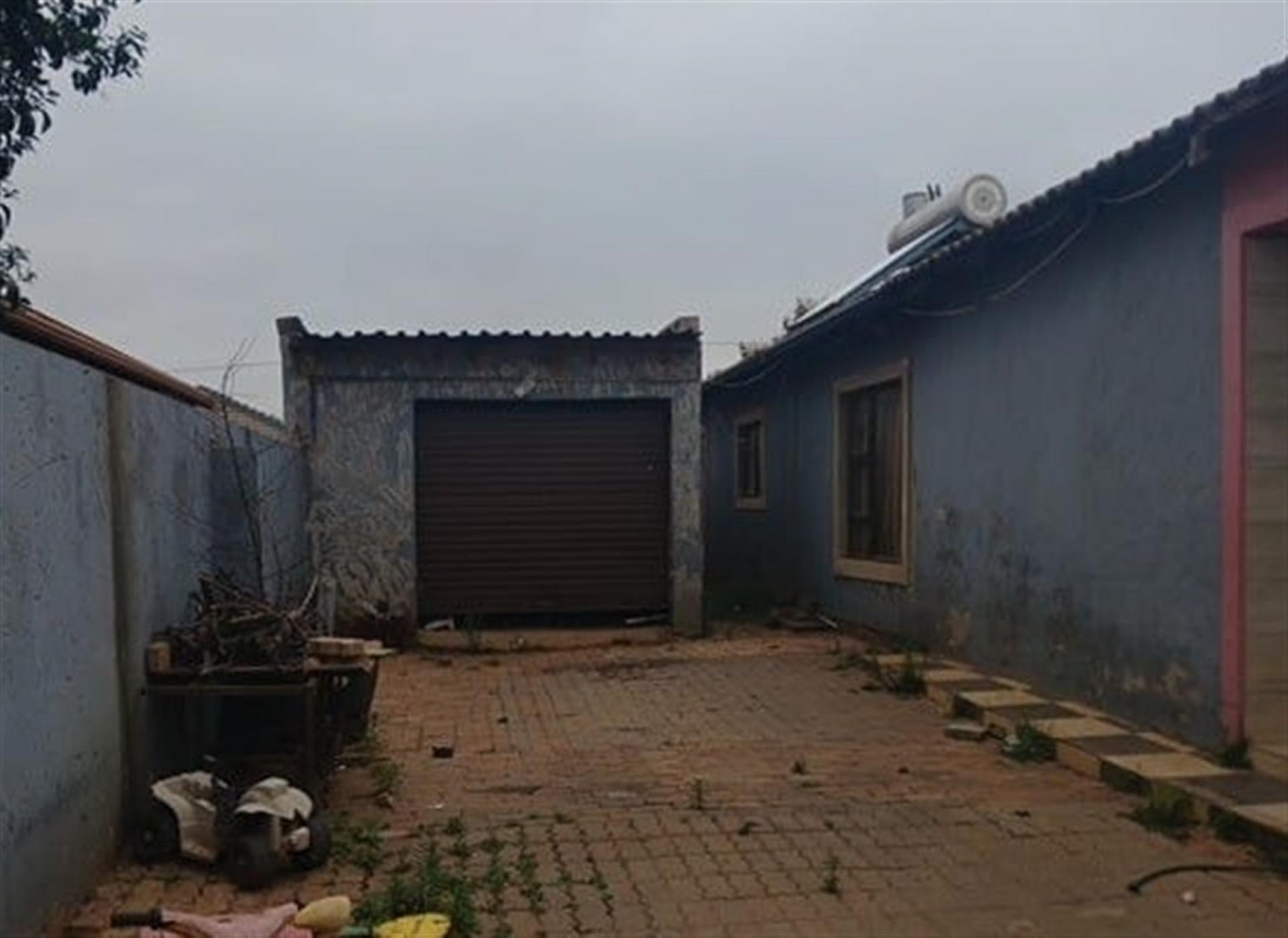 Front View of property in Johannesburg Central