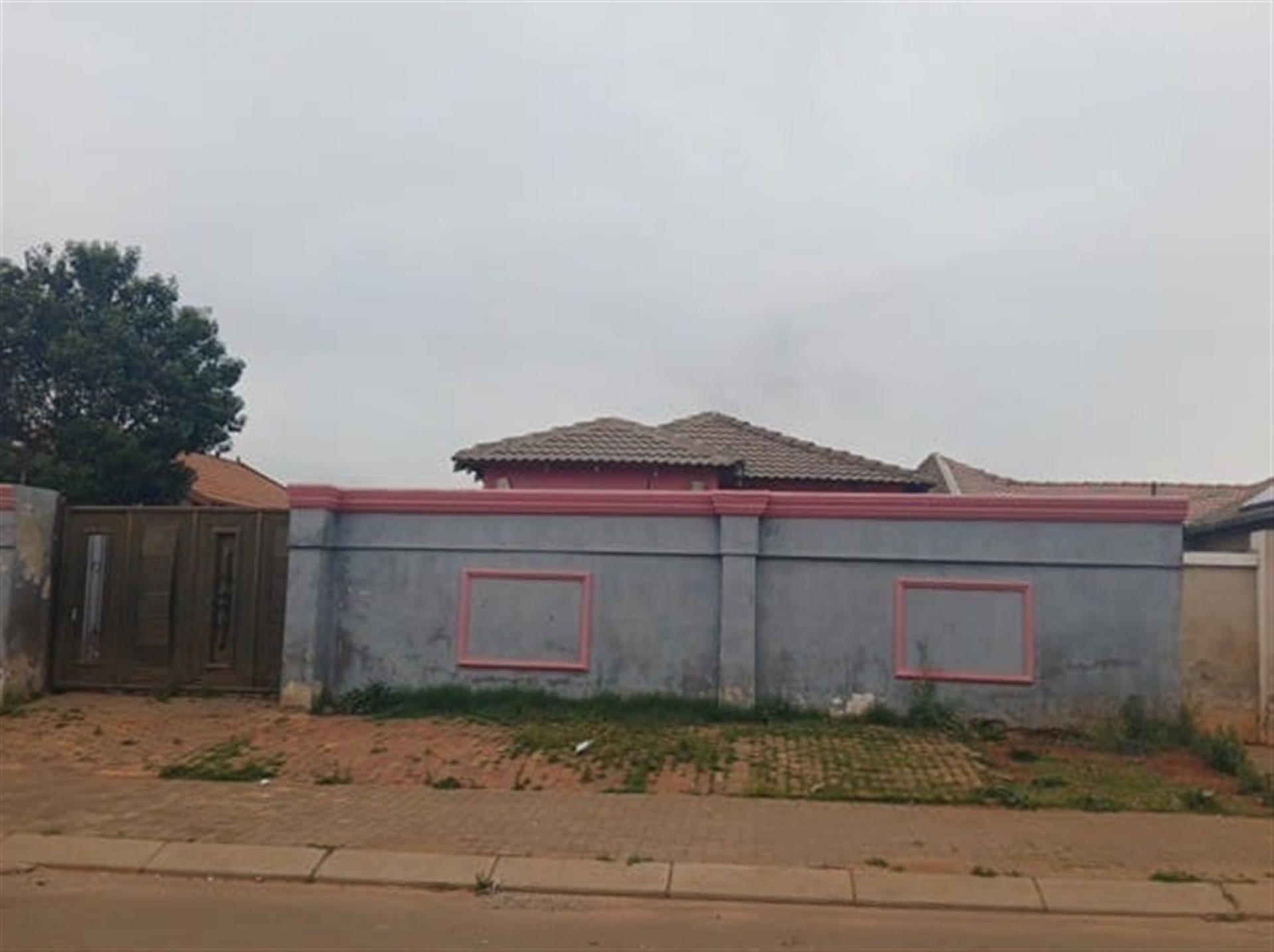 Front View of property in Johannesburg Central