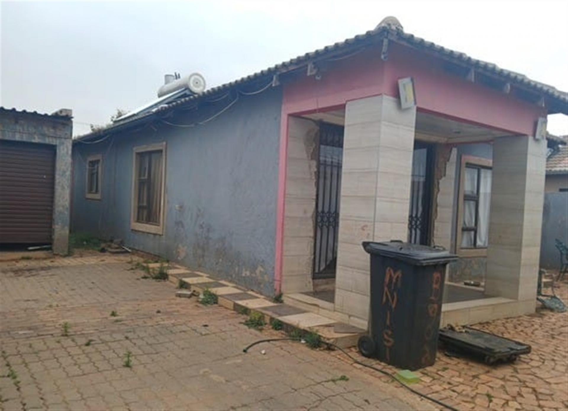 Front View of property in Johannesburg Central
