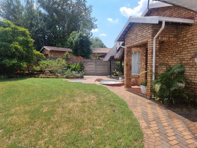 3 Bedroom House to Rent in Geelhoutpark - Property to rent - MR622096