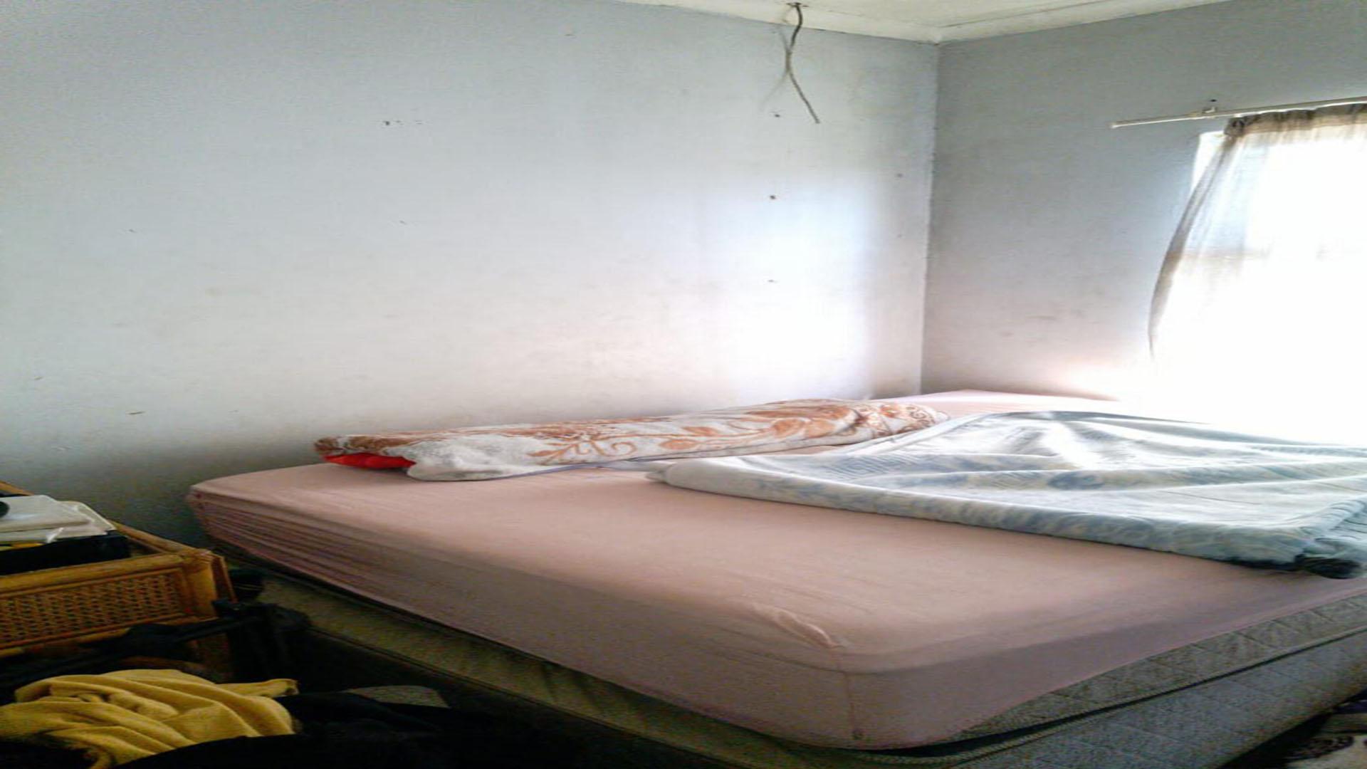 Bed Room 1 of property in KwaMsane