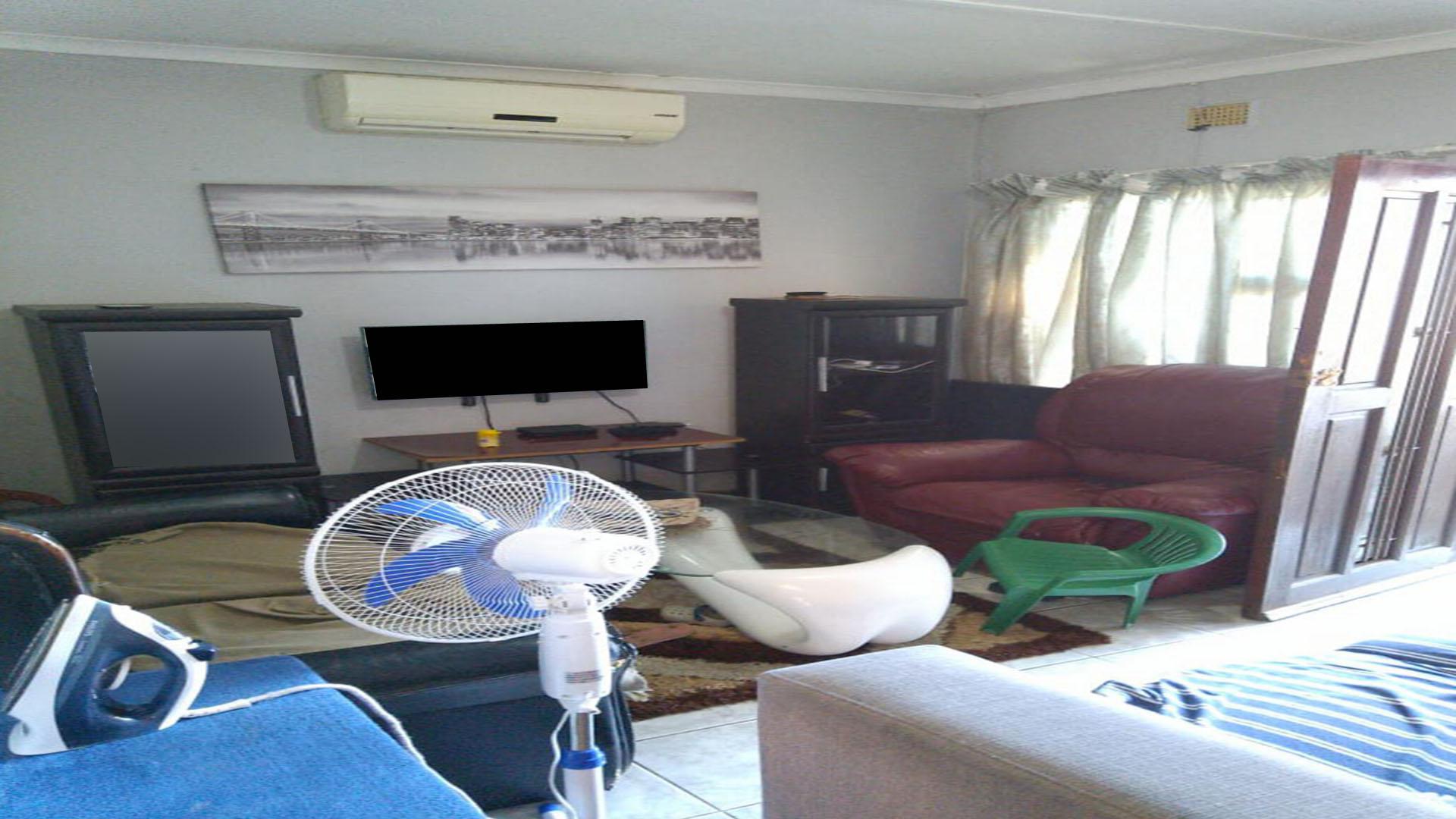 Lounges of property in KwaMsane