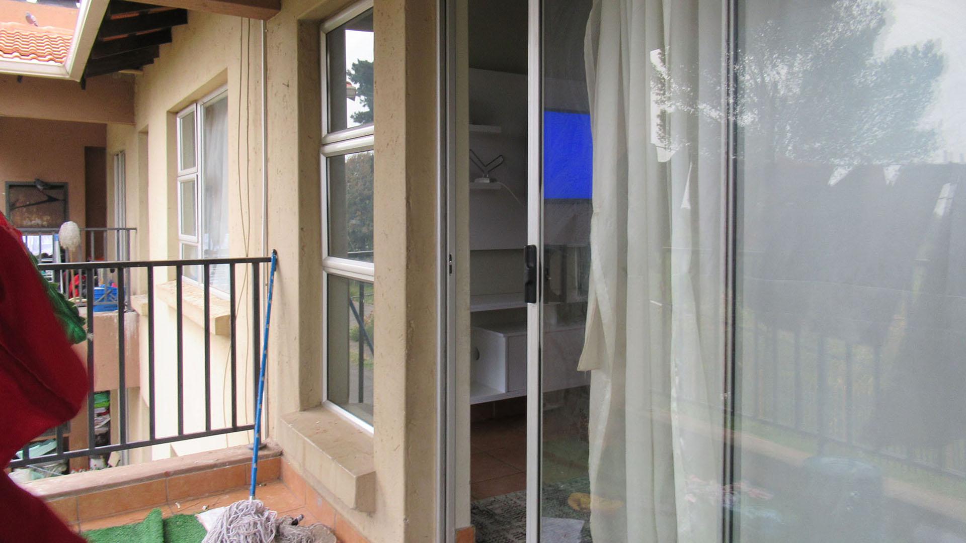 Patio - 6 square meters of property in Turffontein