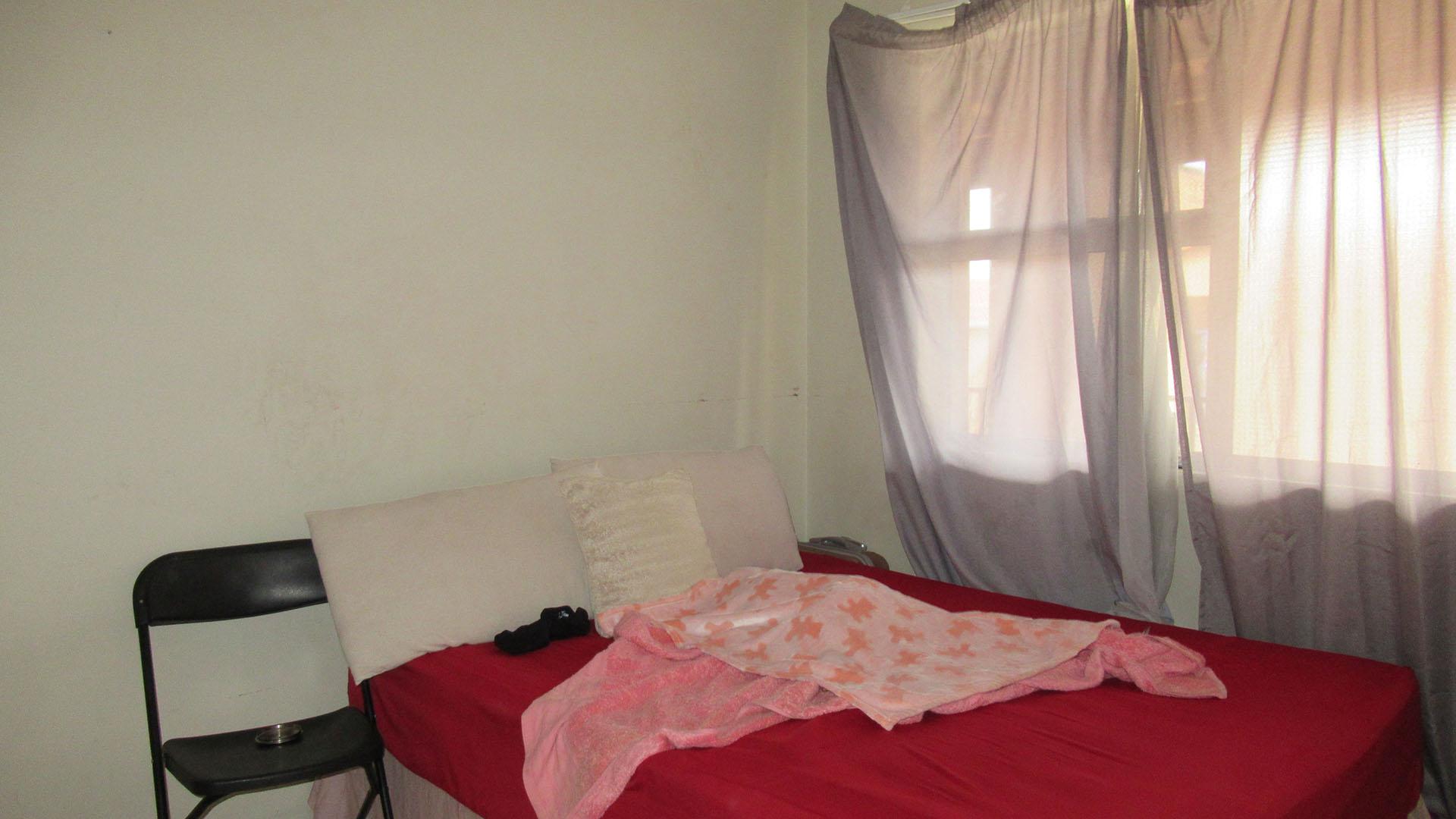 Bed Room 1 - 9 square meters of property in Turffontein