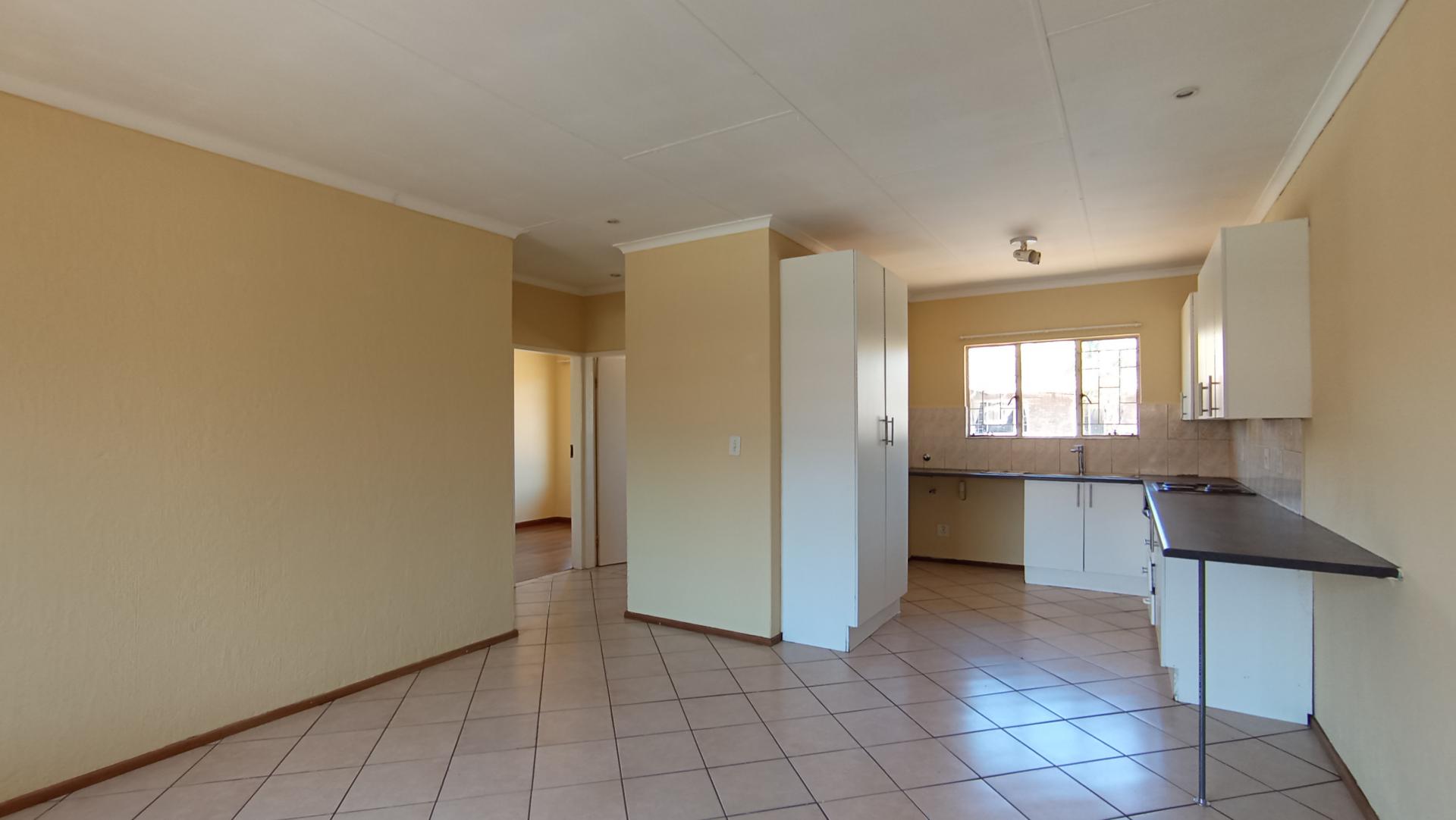 Lounges - 16 square meters of property in Highveld