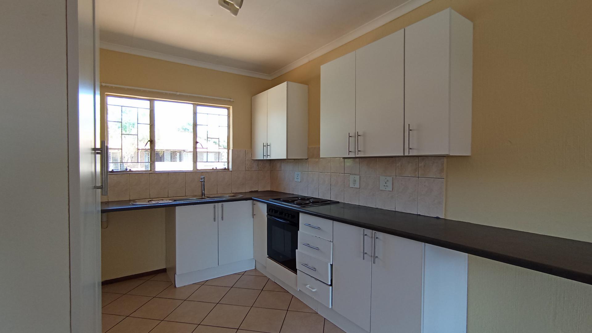Kitchen - 11 square meters of property in Highveld