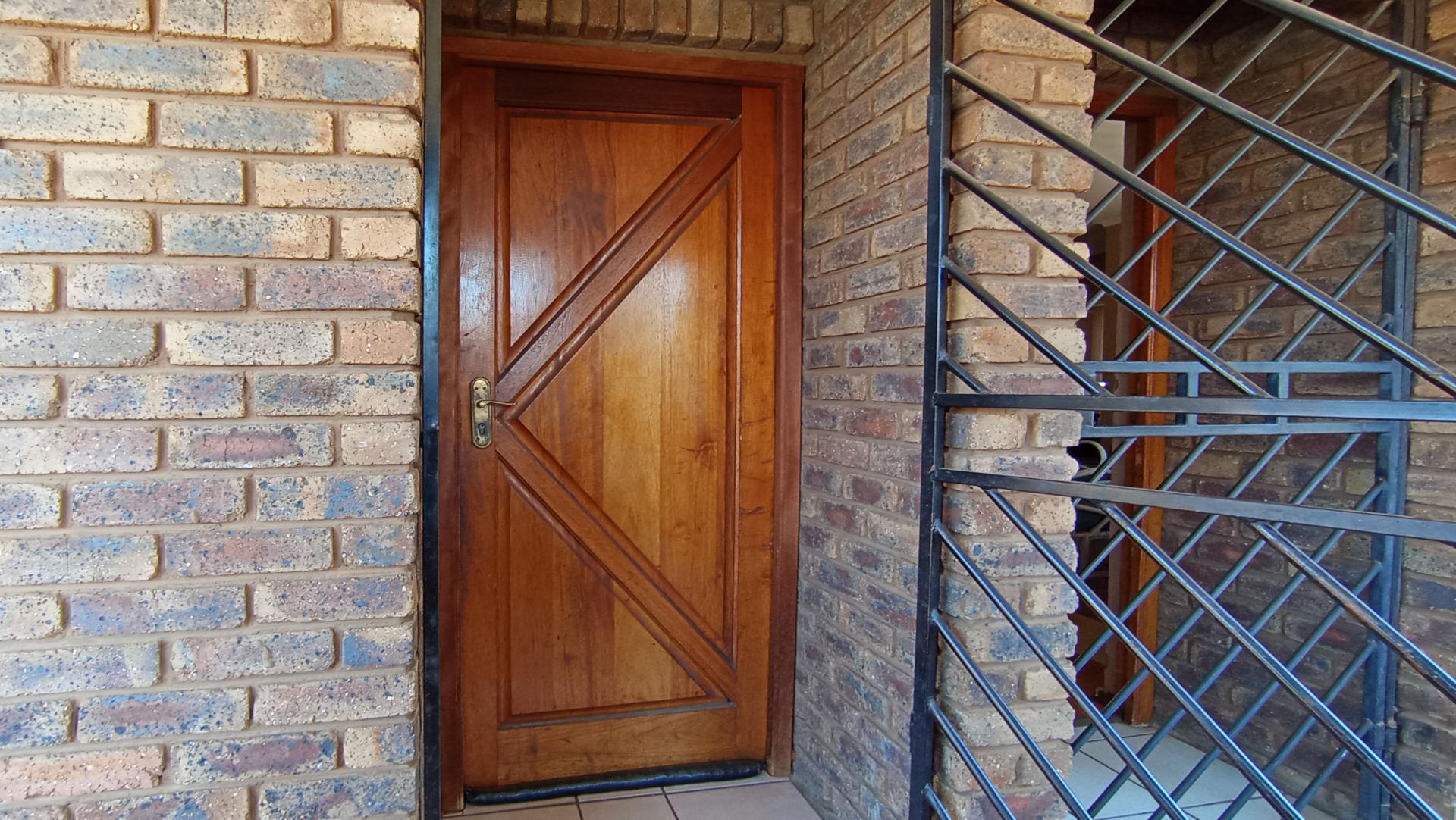 Front View of property in Highveld
