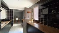 Kitchen - 16 square meters of property in Chantelle