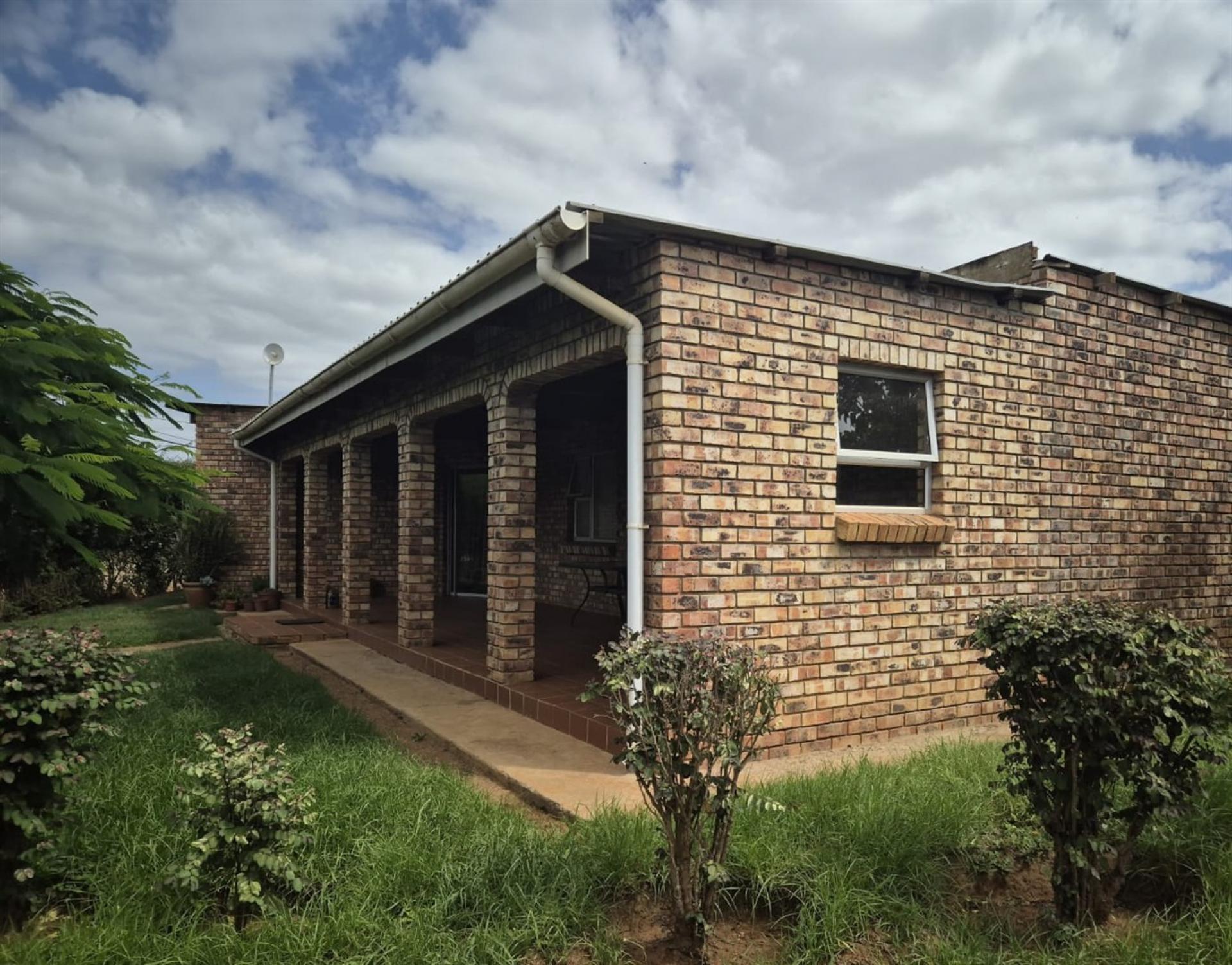 Front View of property in Hankey