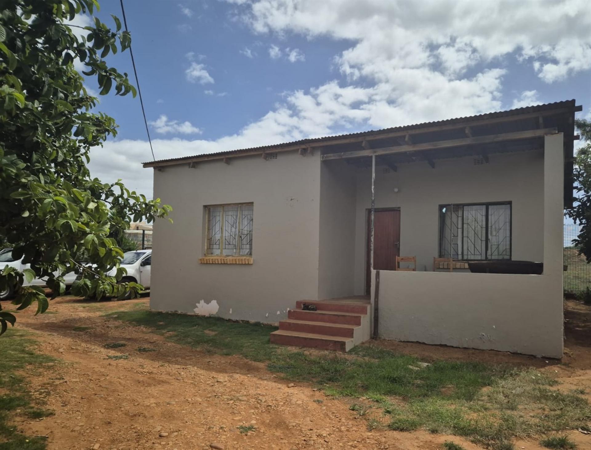 Front View of property in Hankey
