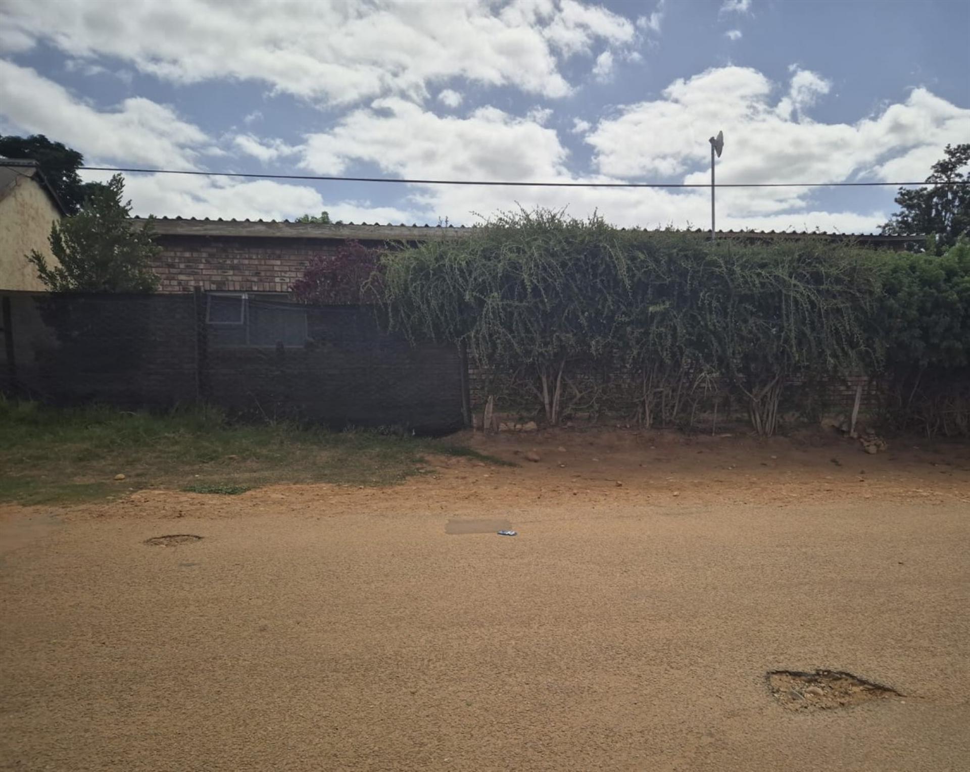 Front View of property in Hankey