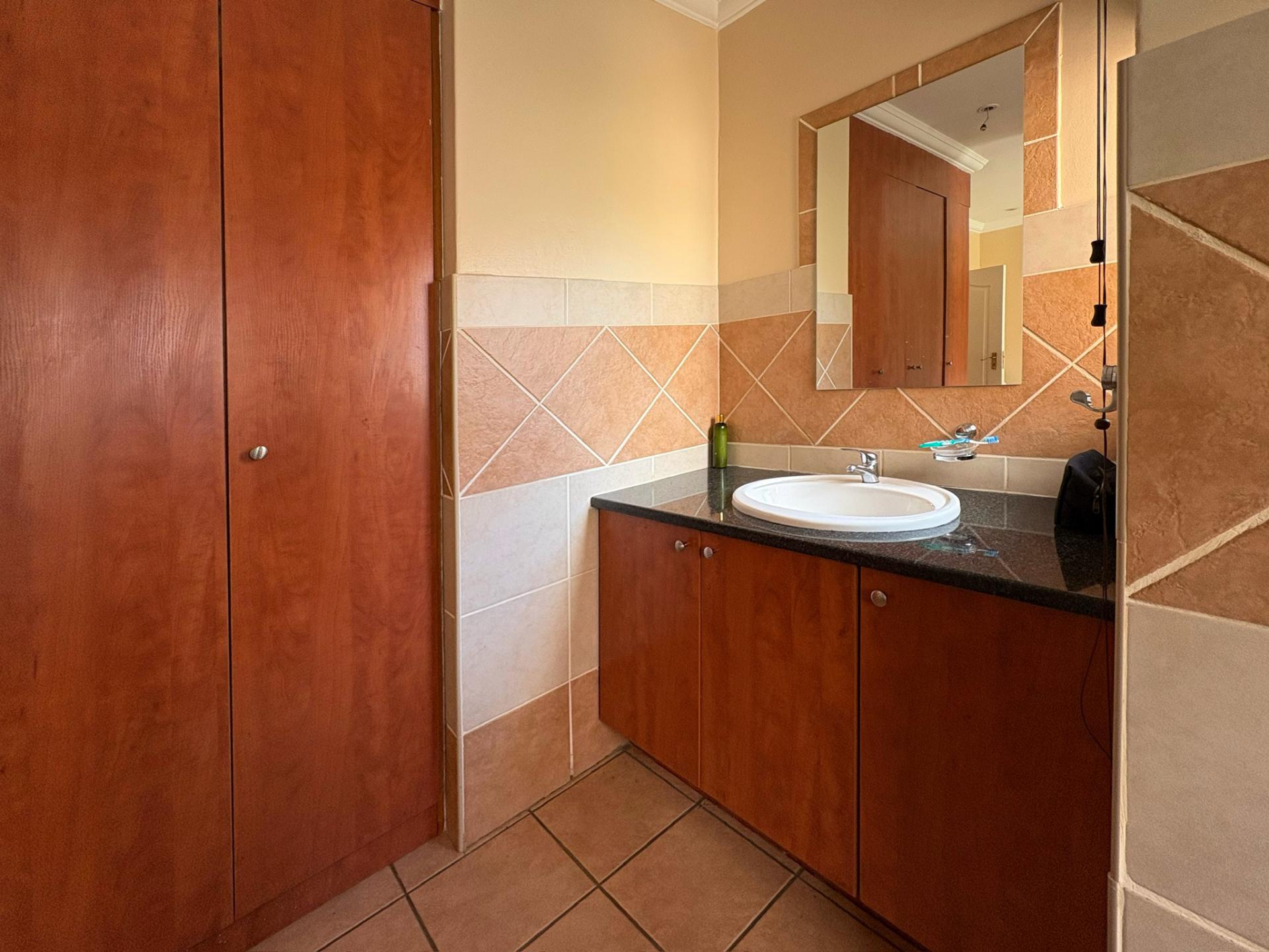 Bathroom 1 of property in Montana Tuine