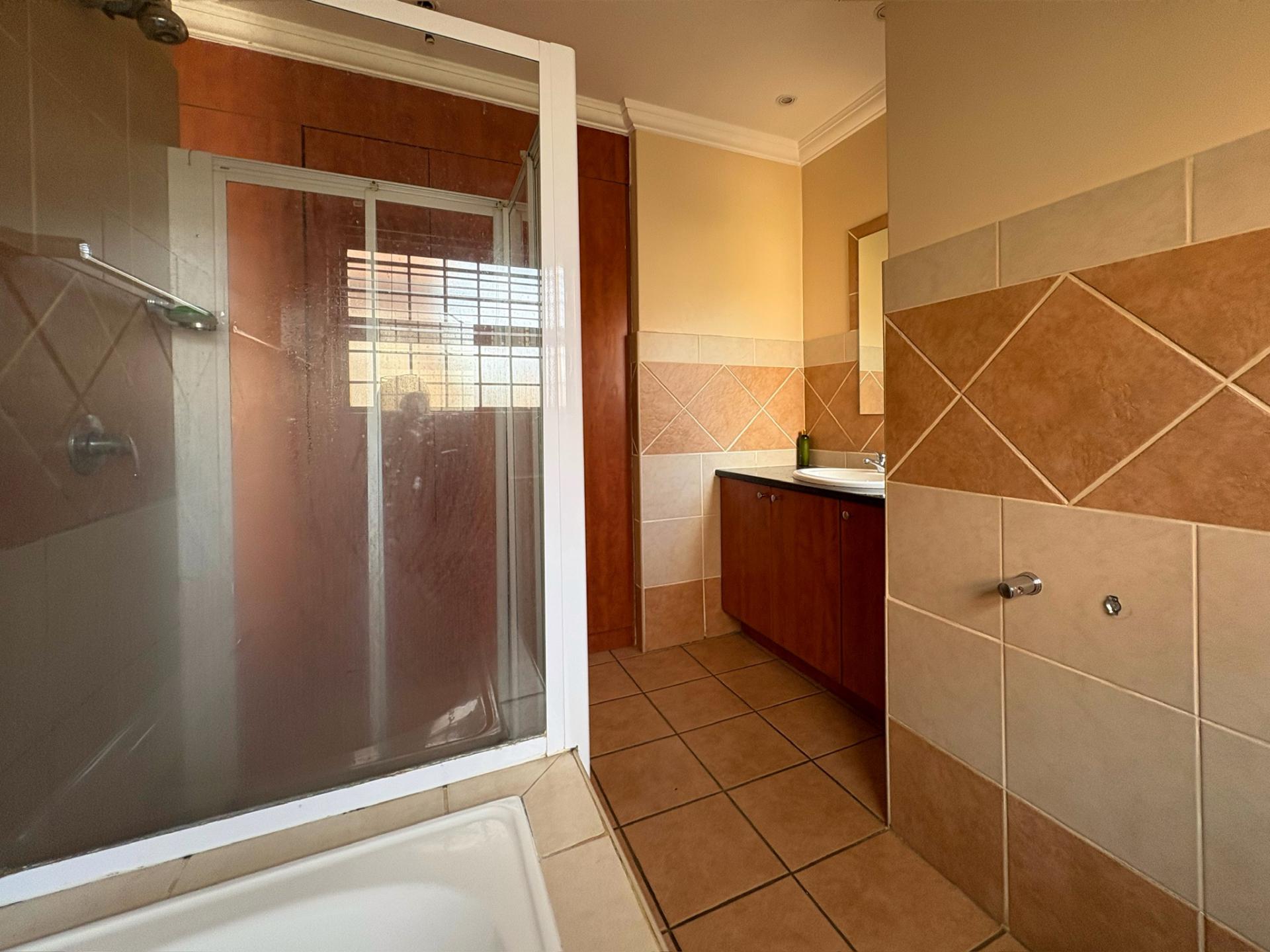 Bathroom 1 of property in Montana Tuine