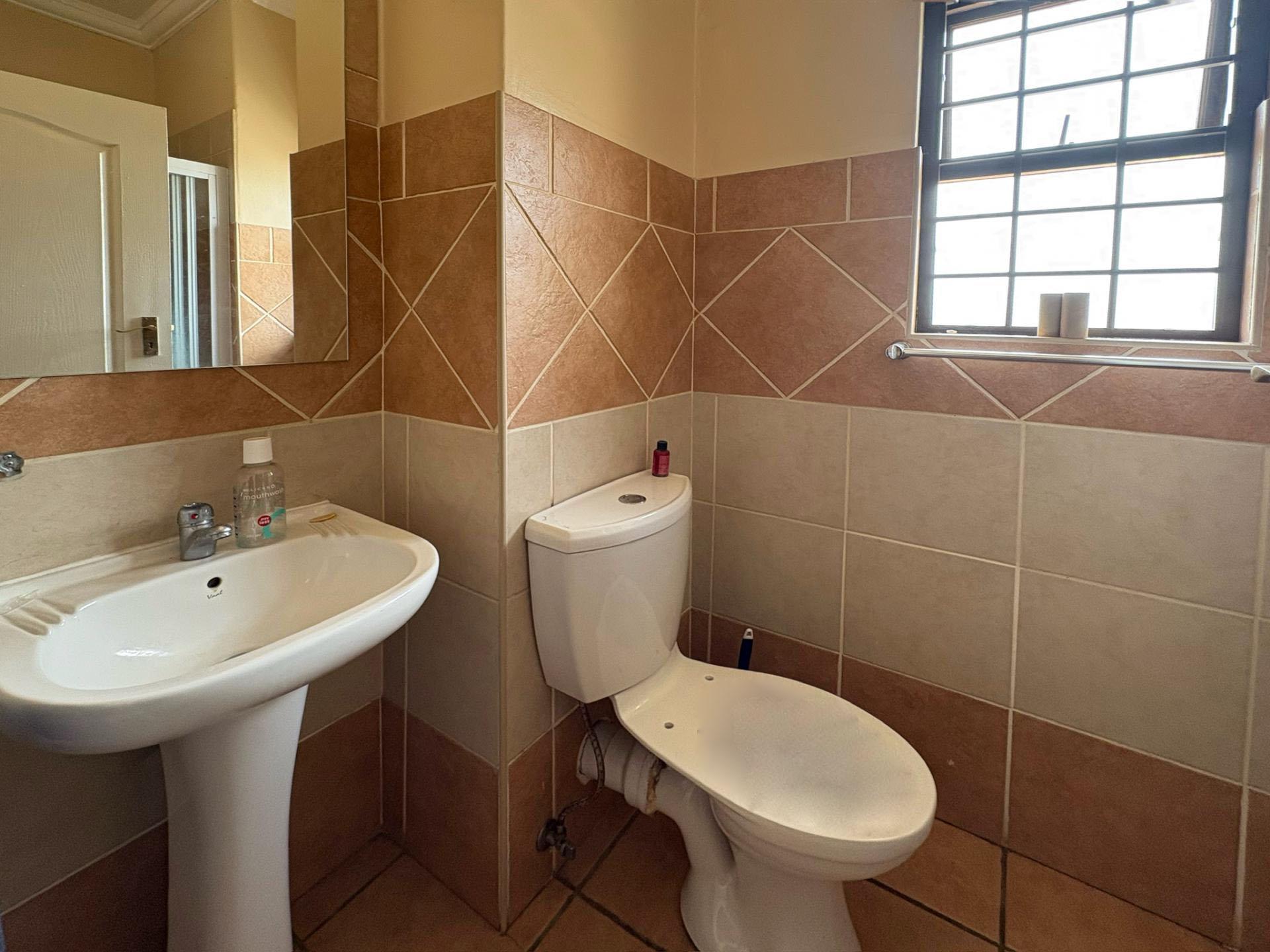 Bathroom 1 of property in Montana Tuine