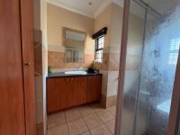 Bathroom 1 of property in Montana Tuine