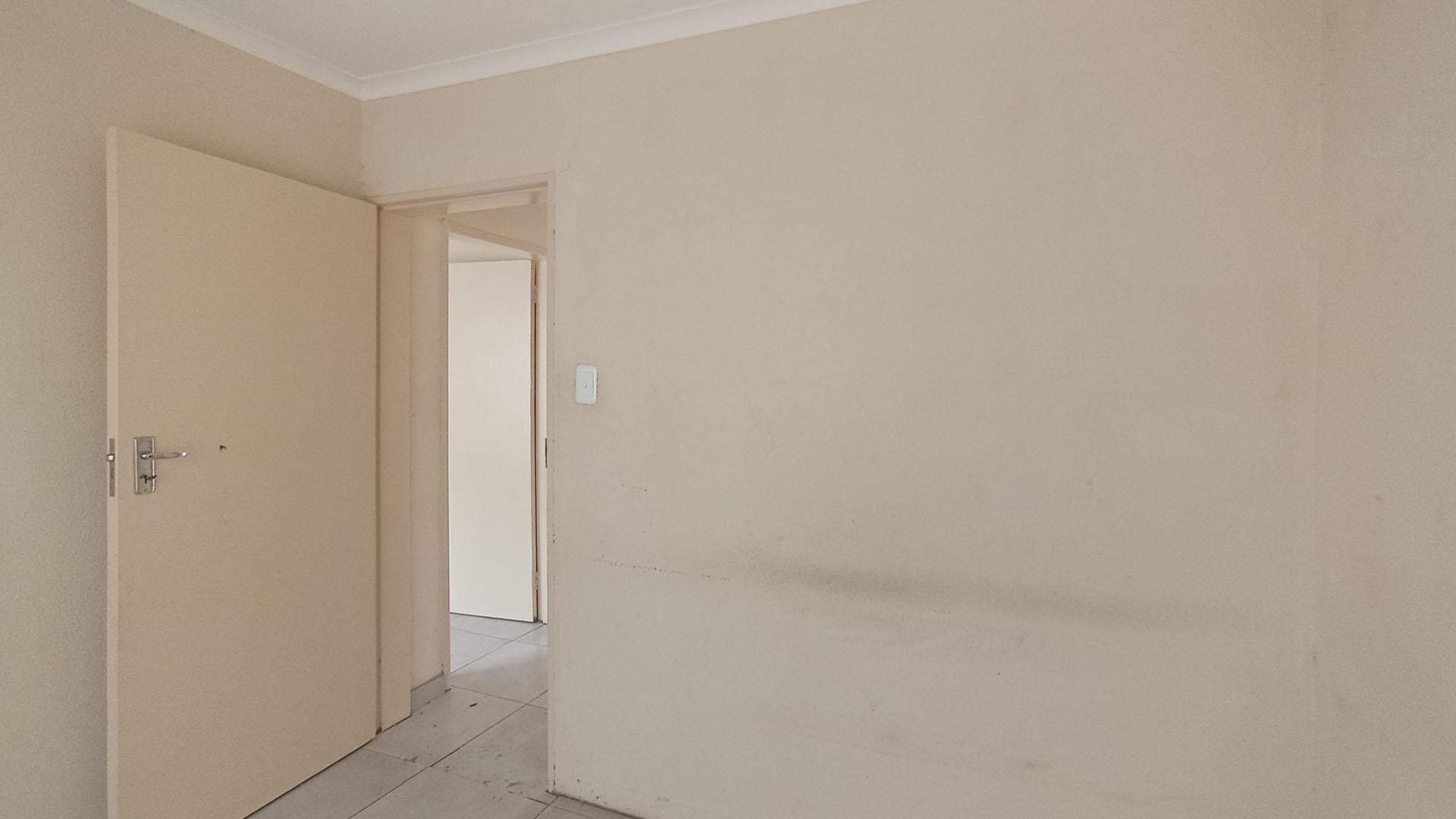 Bed Room 3 - 8 square meters of property in Soshanguve East