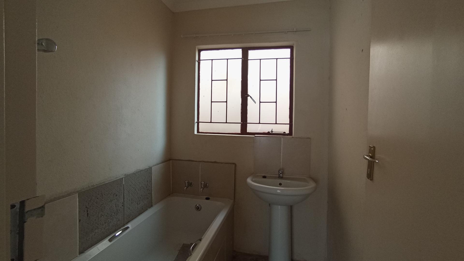 Bathroom 1 - 6 square meters of property in Soshanguve East