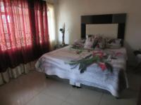 Bed Room 1 of property in Vryburg