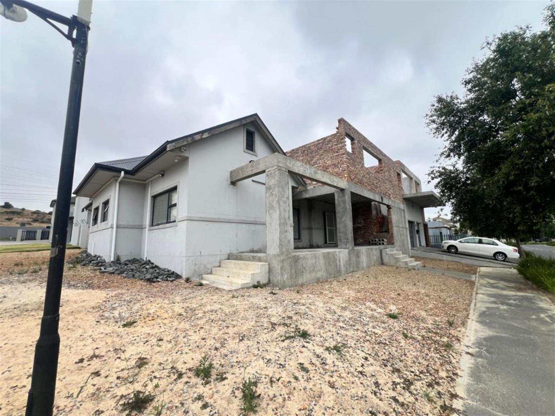 Front View of property in Burgundy Estate