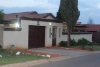 3 Bedroom 1 Bathroom House to Rent for sale in Zakariyya Park