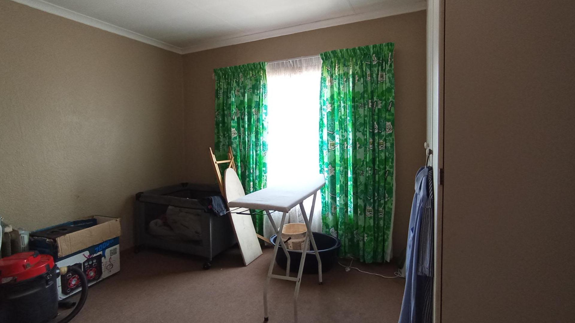 Bed Room 2 - 11 square meters of property in Annlin