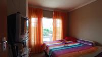 Bed Room 1 - 11 square meters of property in Annlin