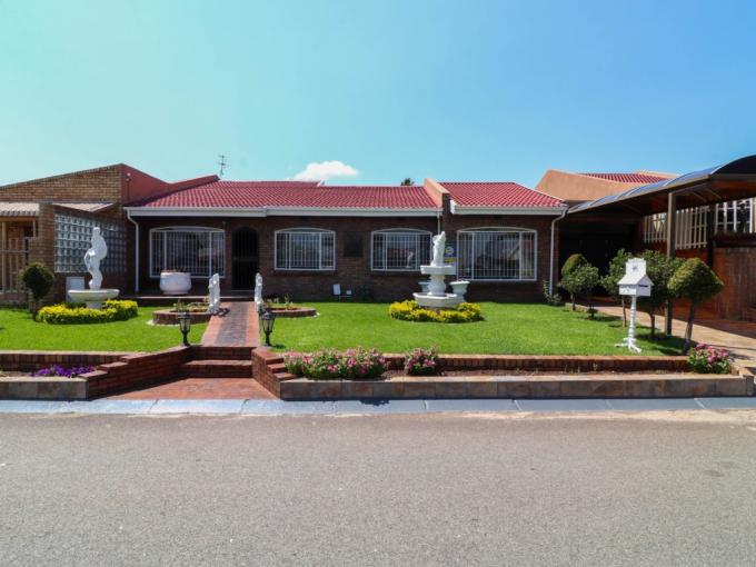 4 Bedroom House for Sale For Sale in Riverlea - JHB - MR622601
