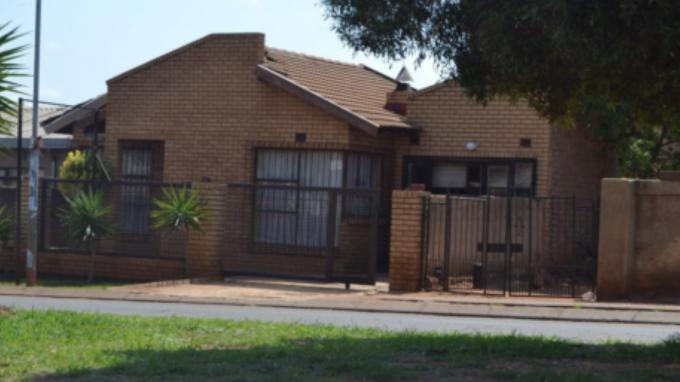 SA Home Loans Sale in Execution 3 Bedroom House for Sale in Dobsonville - MR622643