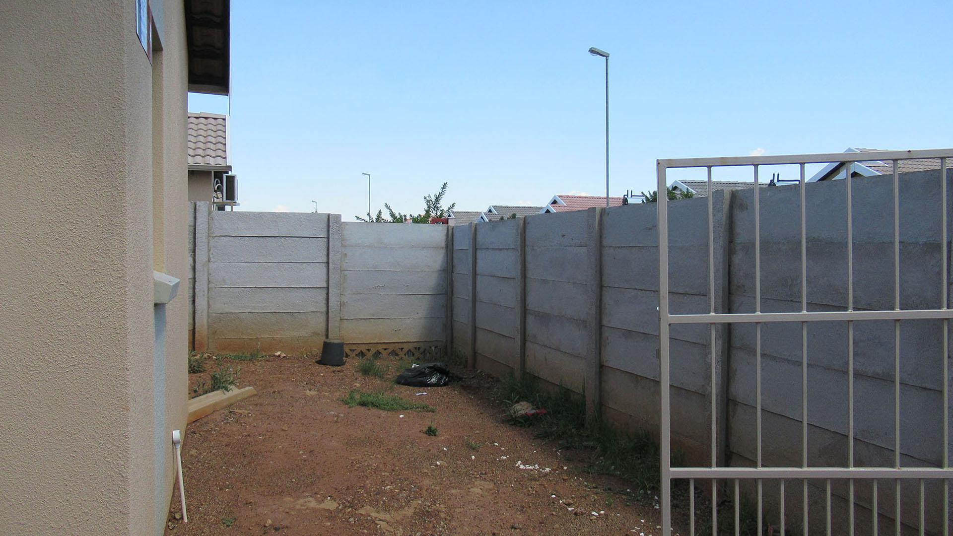 Front View of property in Sky City