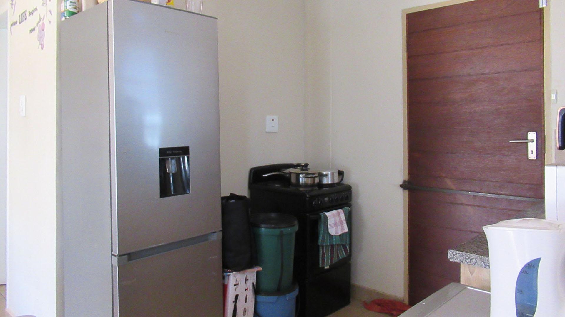 Kitchen - 6 square meters of property in Sky City