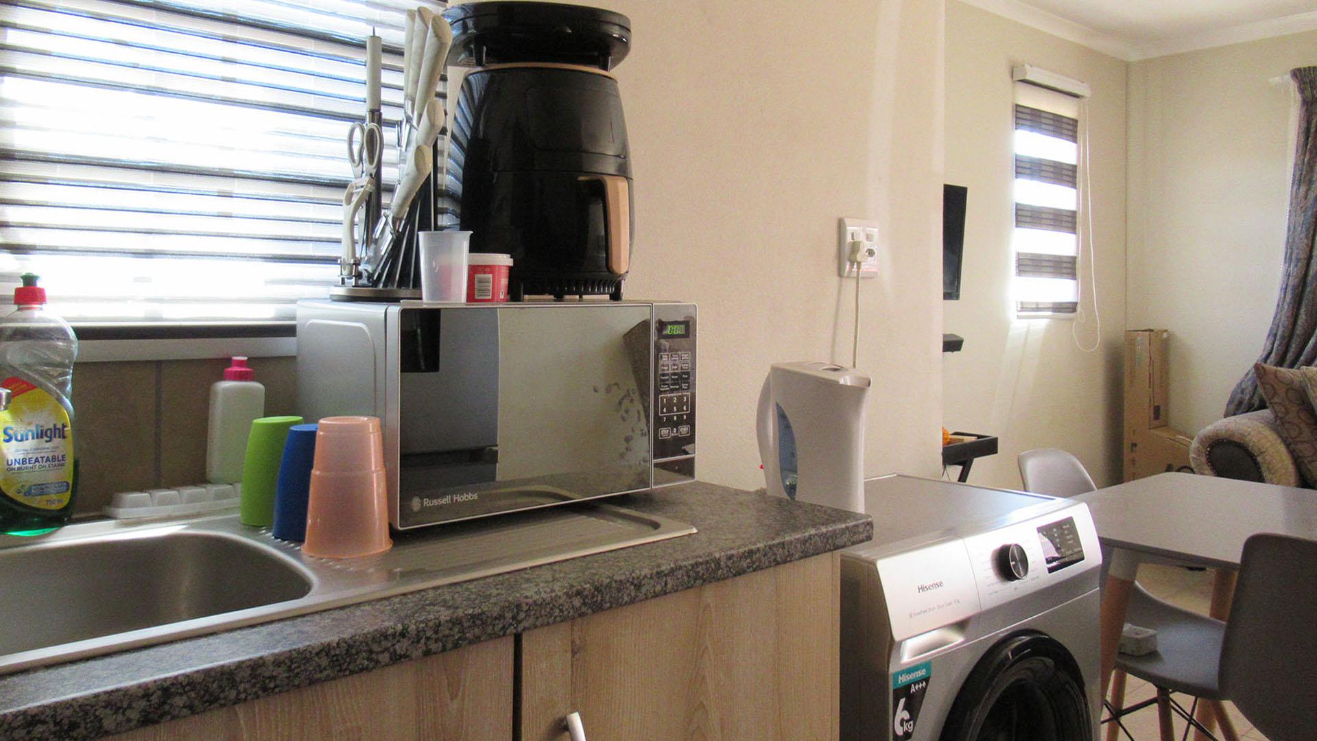 Kitchen - 6 square meters of property in Sky City