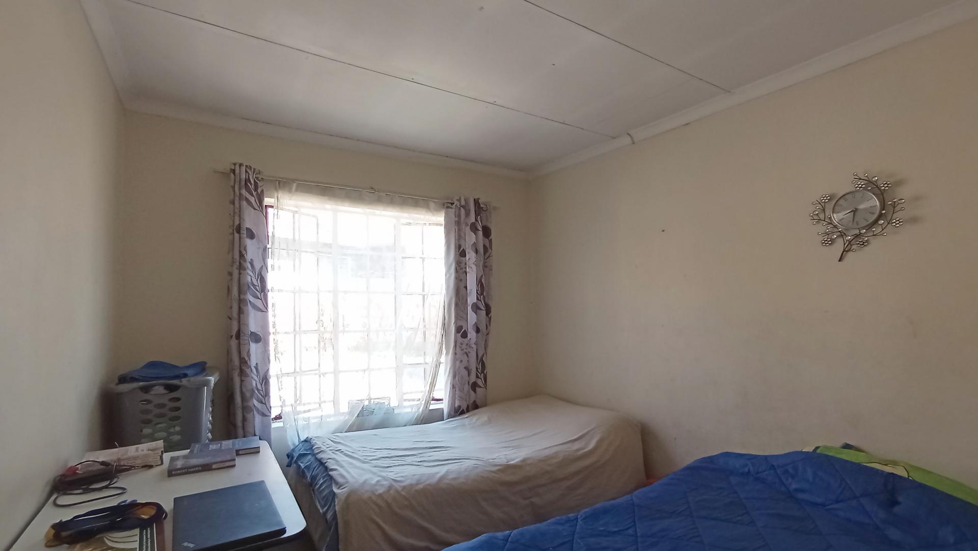 Bed Room 2 - 13 square meters of property in Highveld