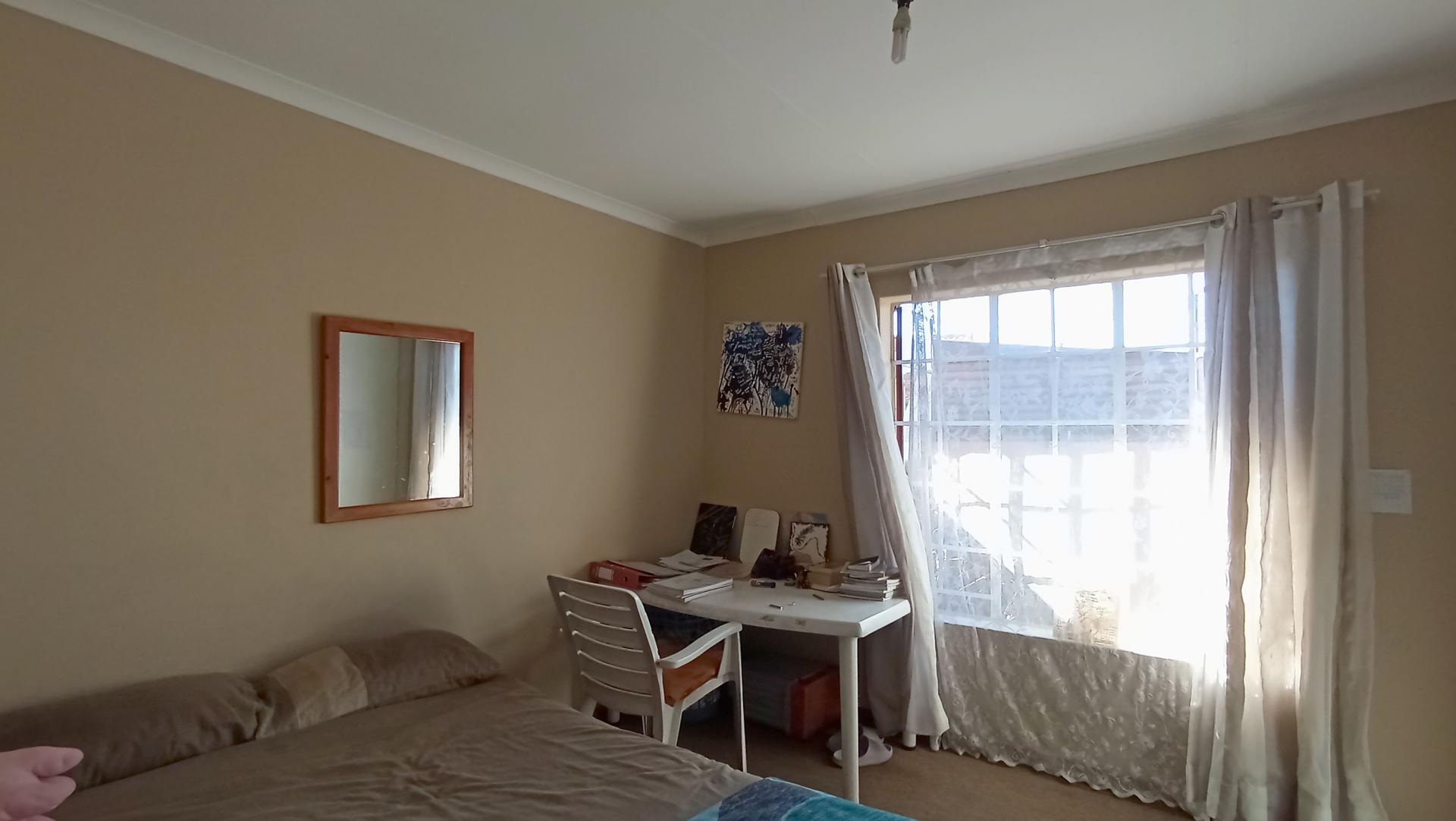 Bed Room 1 - 12 square meters of property in Highveld