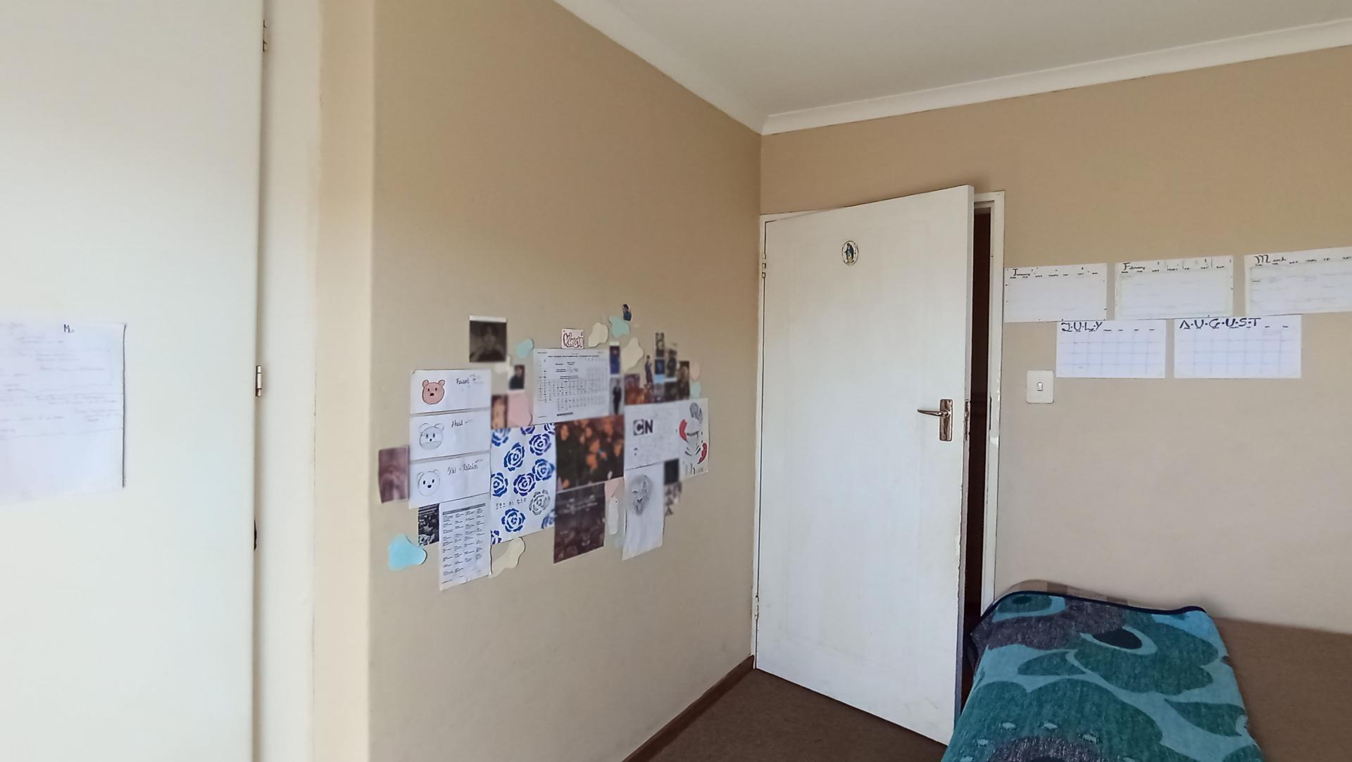 Bed Room 1 - 12 square meters of property in Highveld