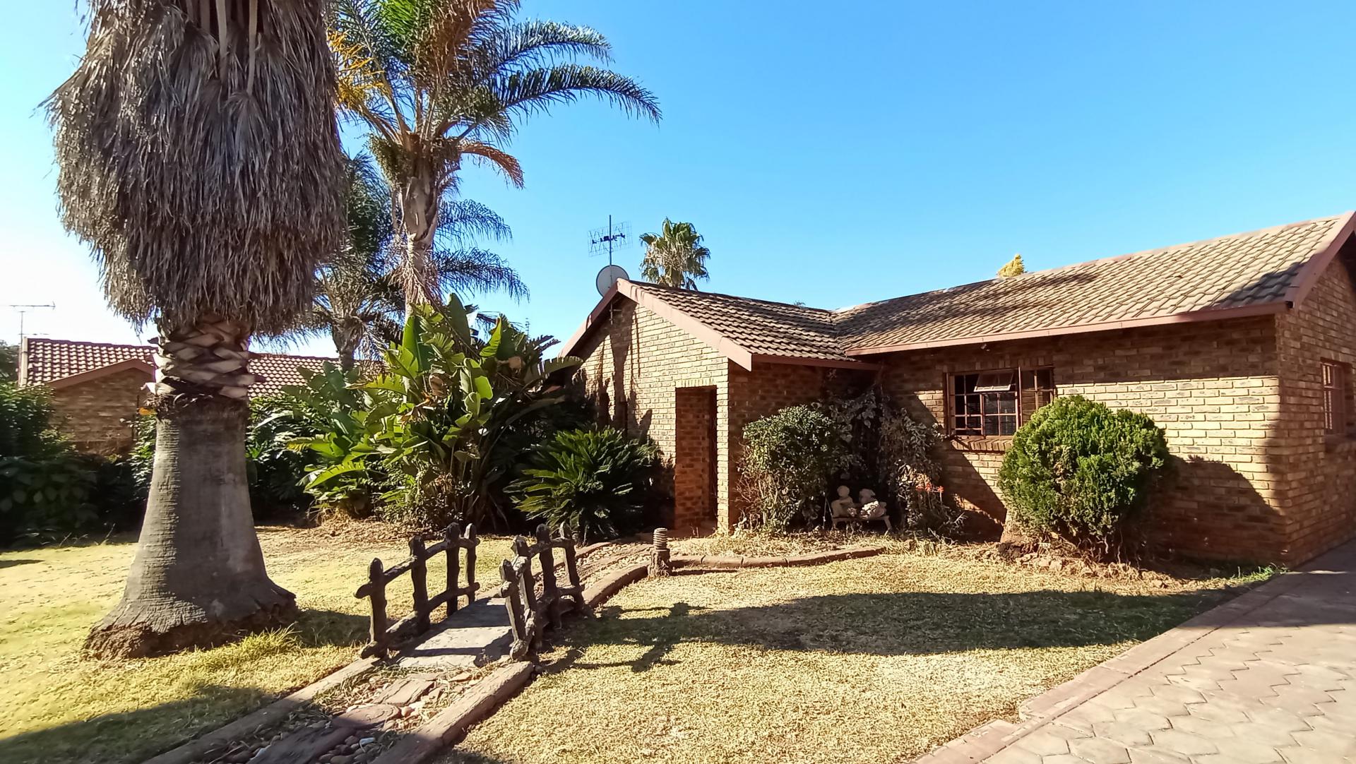 Front View of property in Highveld