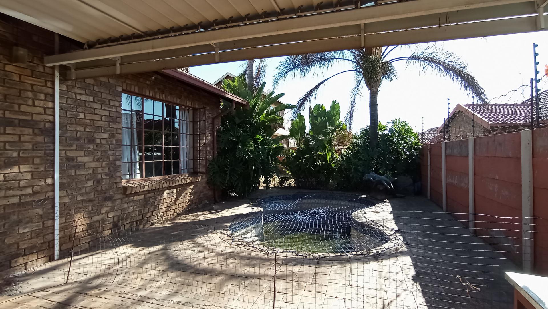 Patio - 20 square meters of property in Highveld