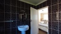 Main Bathroom - 9 square meters of property in Highveld