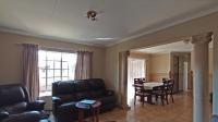 Lounges - 18 square meters of property in Highveld